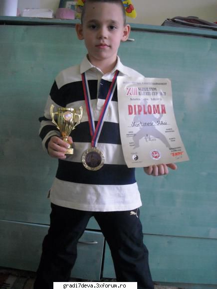 il felicitam pe mihai martinesc pentru locul i obtinut in serbia la karate. :hi: grupa ii