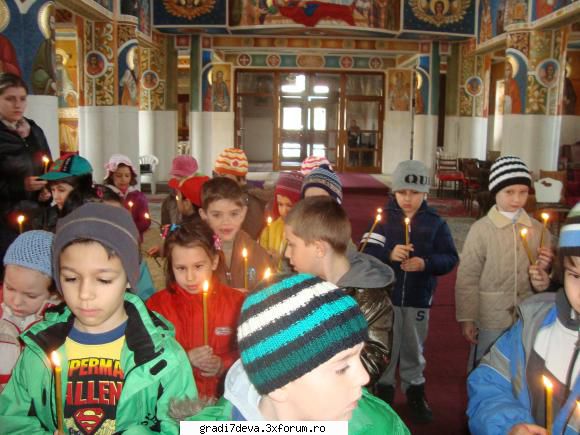 grupa mers biserica. copiii fost