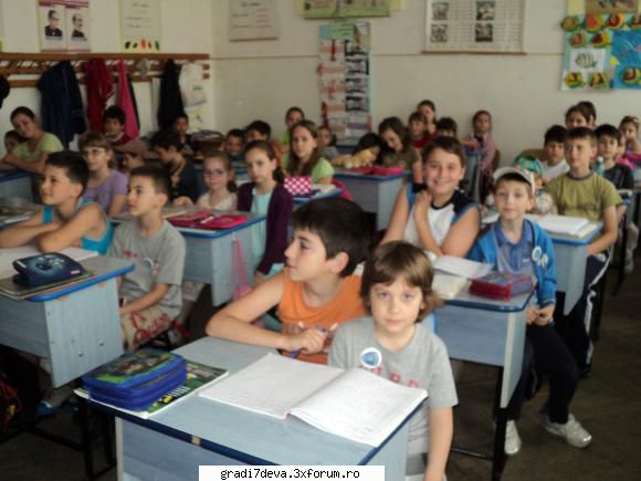 flori cunoscut elevii clasei iv-a, prof. nistora mihaela, carora multumim pentru primirea