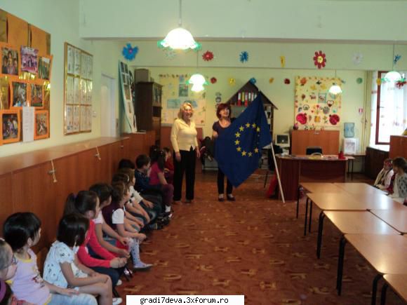flori ziua europei colegii doamna profesor mazilu ghizella grupului teglas gabor deva.