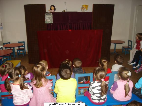 grupa noi, cei din grupa mica (grupa participat mai multe teatre papusi printre care: doi cateva