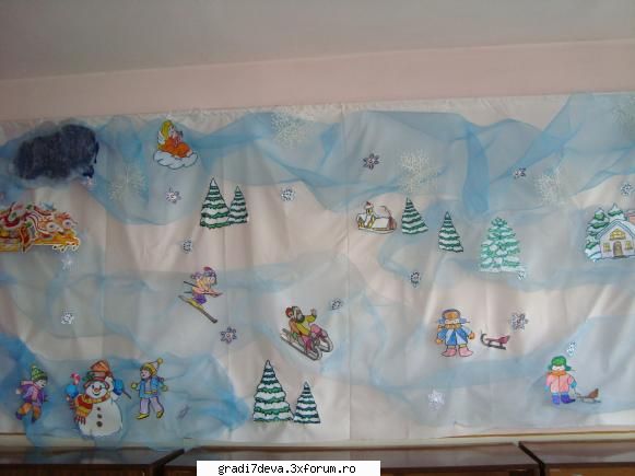 grupa parte din decorul pentru serbare: