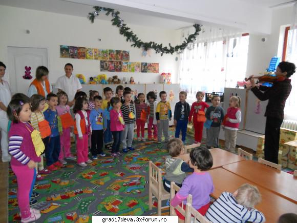 fluturasi prezentat colegilor din celelalte grupe ale gradinitei scurt program cantece dedicate