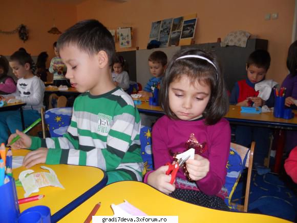 fluturasi fulgilor nea, cadrul practice, decupat fulgi din h�rtie şi realizat