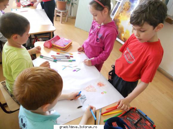 fluturasi cadrul liceul teoretic deva, realizate desene alaturi elevii clasei prof. ioana
