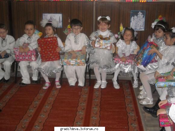 grupa mare dorim tuturor sarbatori fericite mosul vina fiecare!