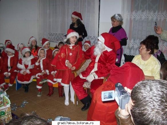fluturasi mos craciun imparte daruri