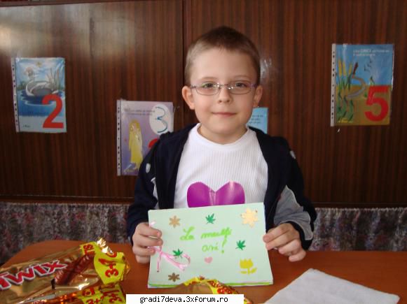 multi ani, alex midvichi! l-am sarbatorit azi alex. uram creasca mare cuminte.