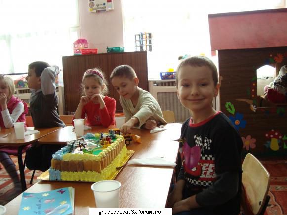 sa cresti mare si cuminte! la multi ani, matei!