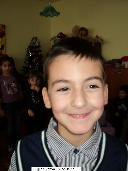 mulți ani, mulţi ani, să mare, şi să-i bucuri cei din jurul tău!