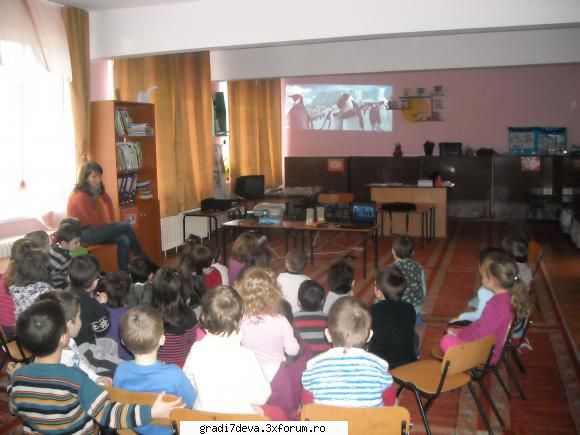 grupa mica urmarind alaturi grupa despre viata