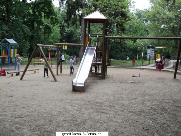 Flori - Parcul Subarini Sibiu - Gradinita program prelungit nr.7